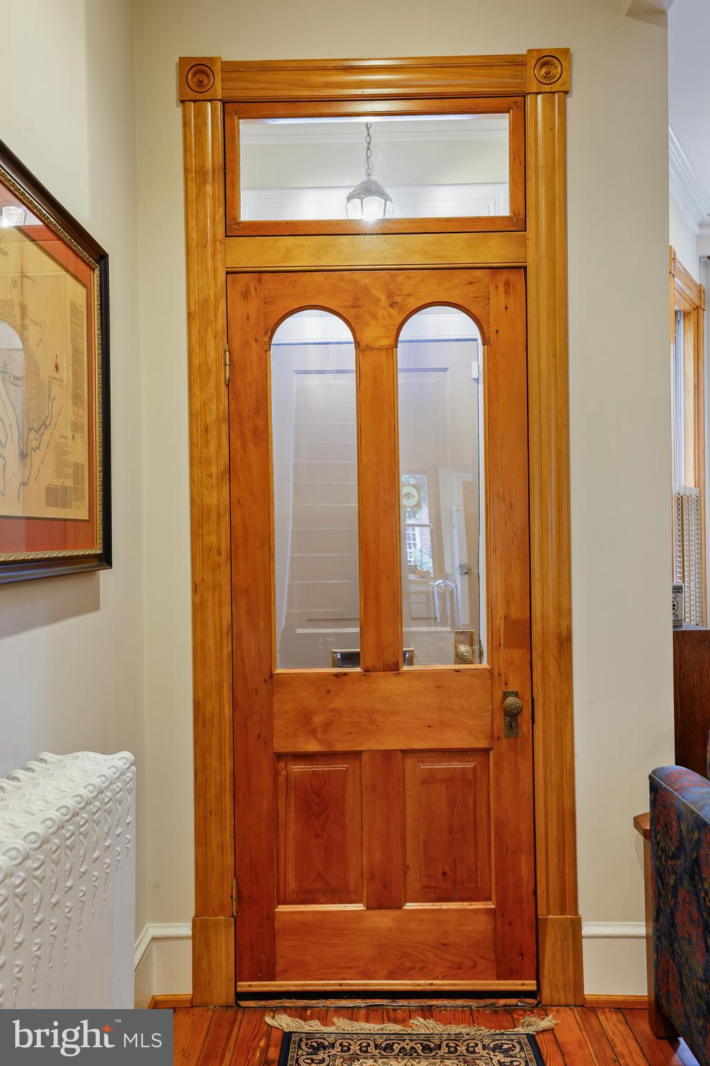 637 Constitution Ave NE