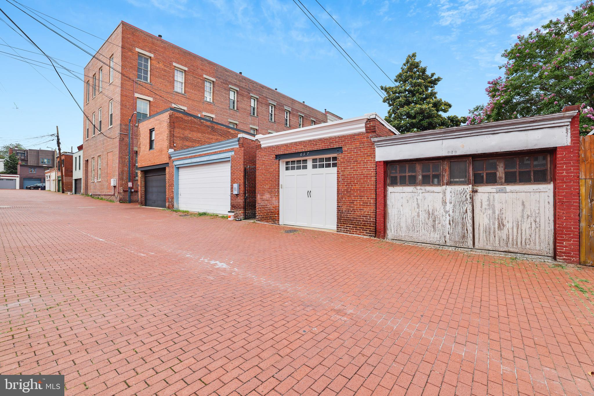 637 Constitution Ave NE