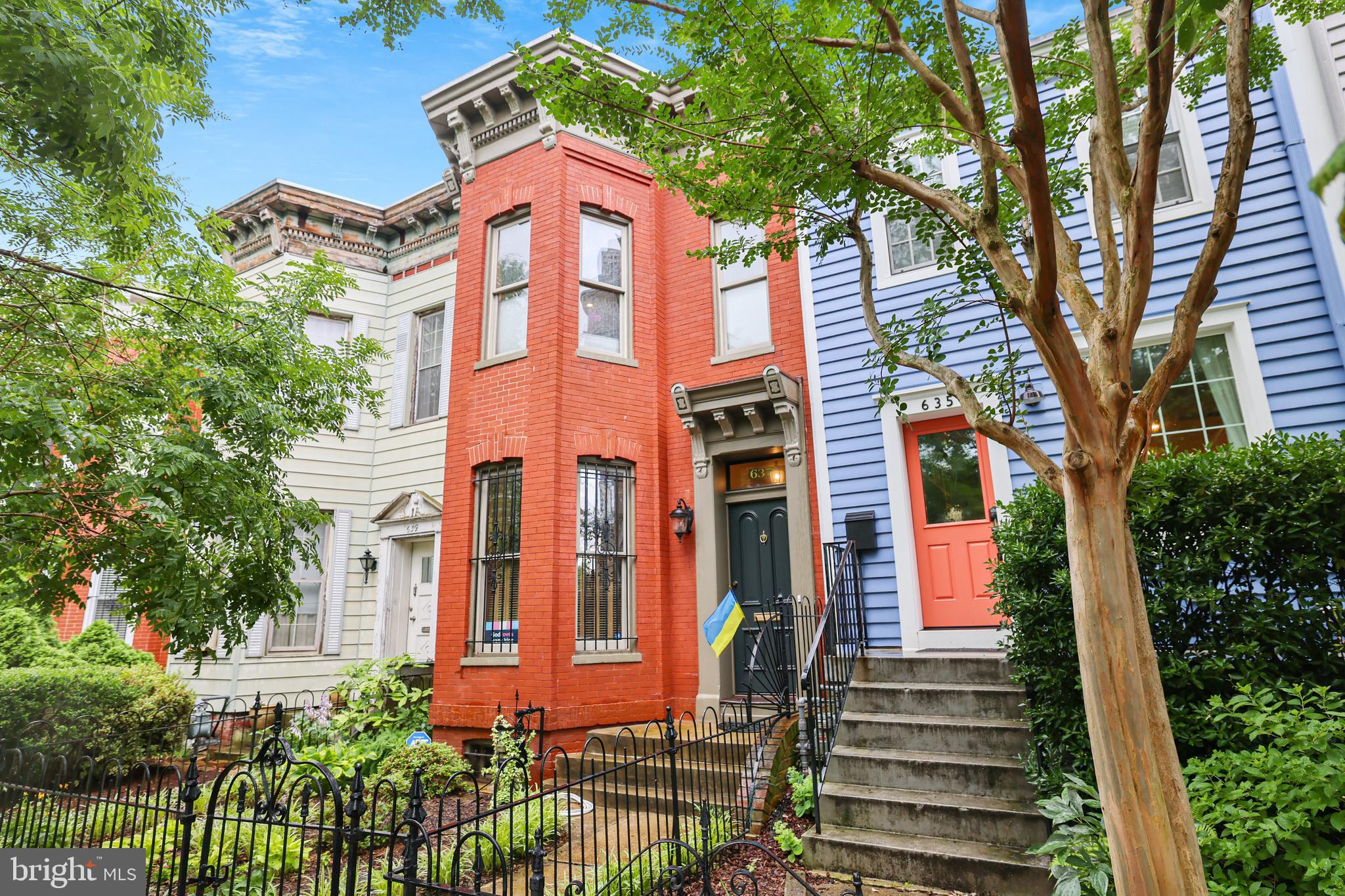 637 Constitution Ave NE