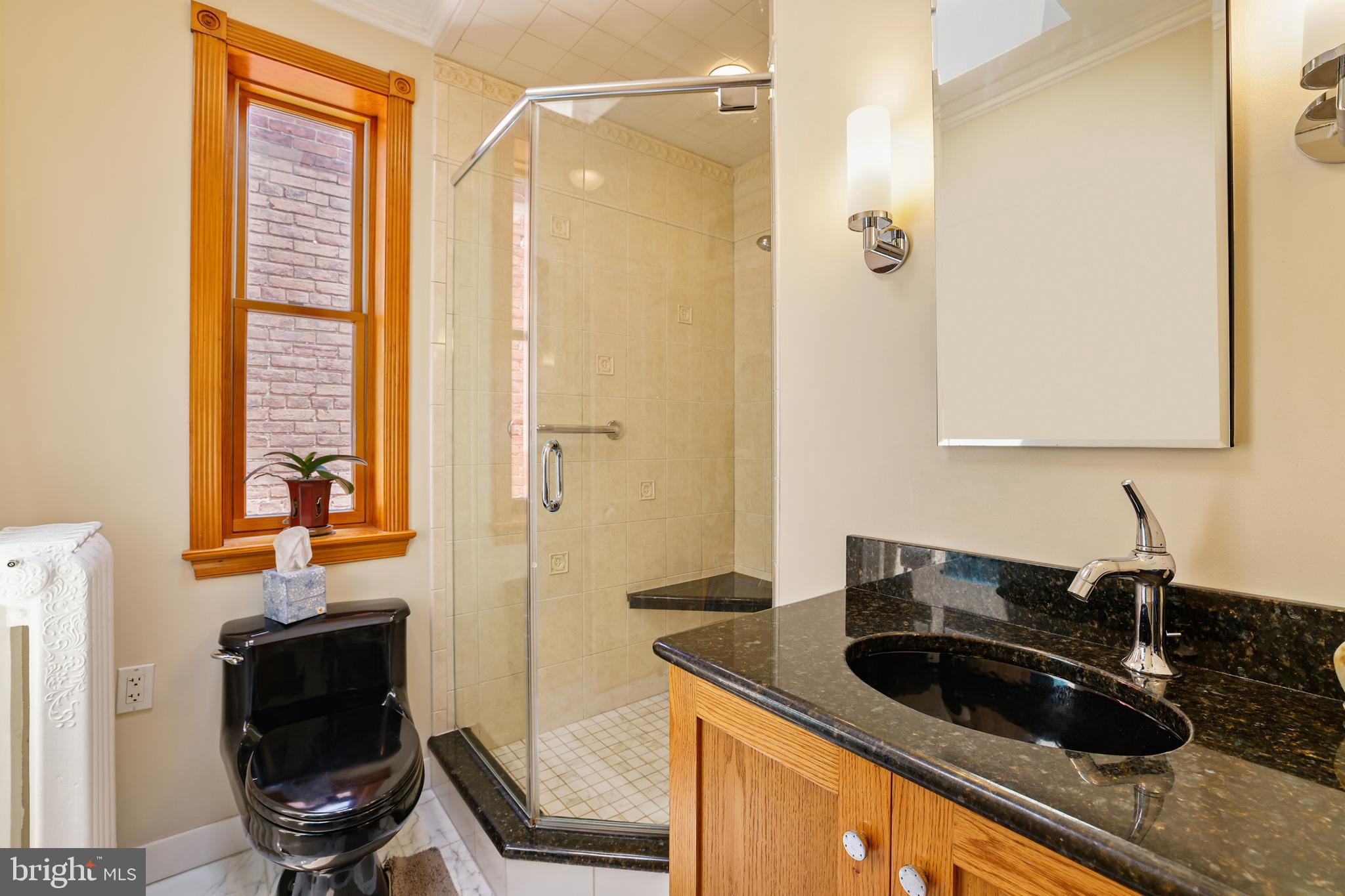 637 Constitution Ave NE