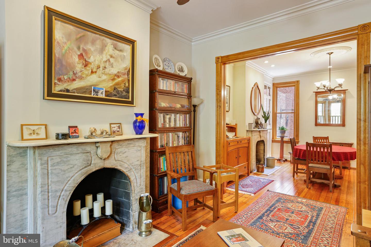 637 Constitution Ave NE