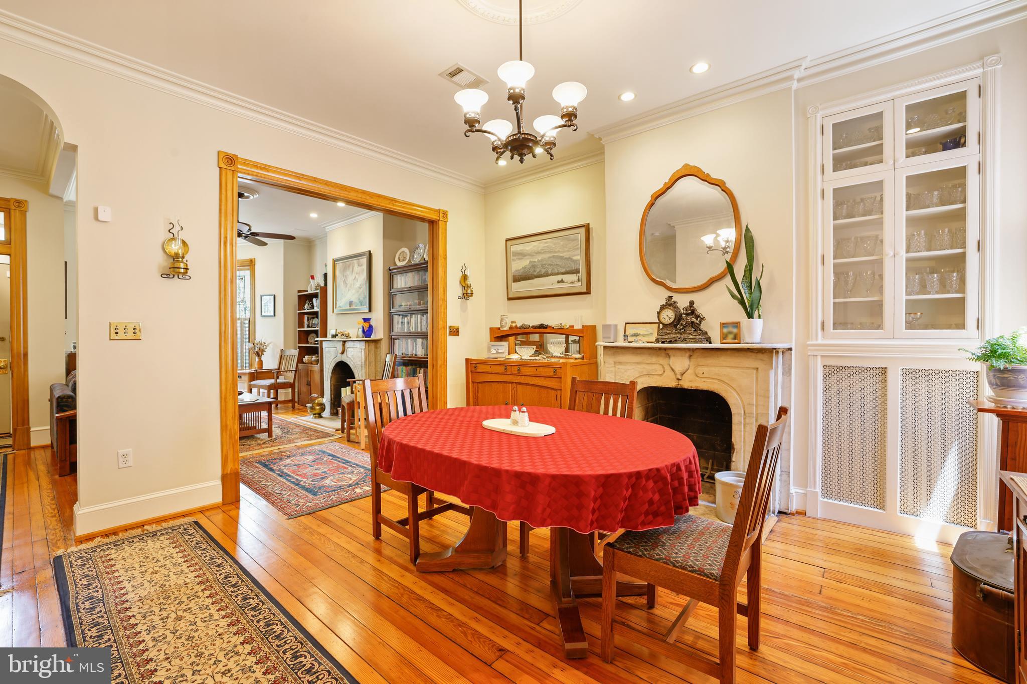 637 Constitution Ave NE