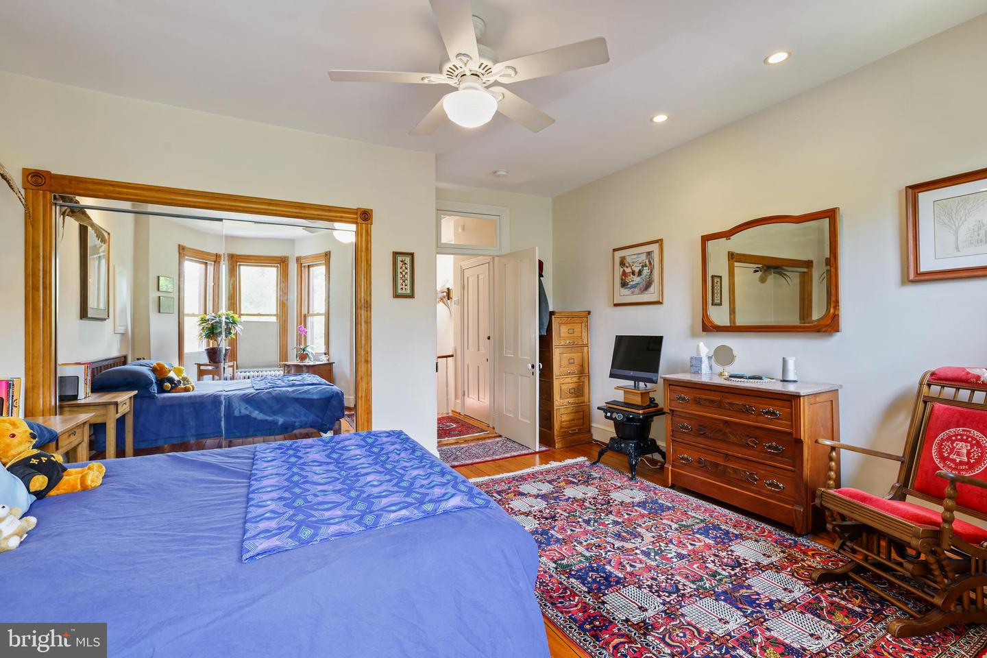 637 Constitution Ave NE