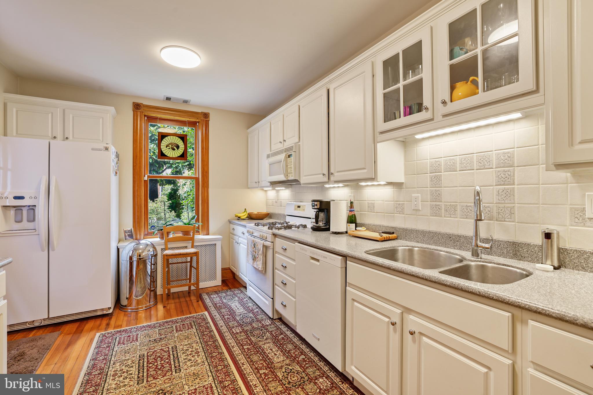 637 Constitution Ave NE