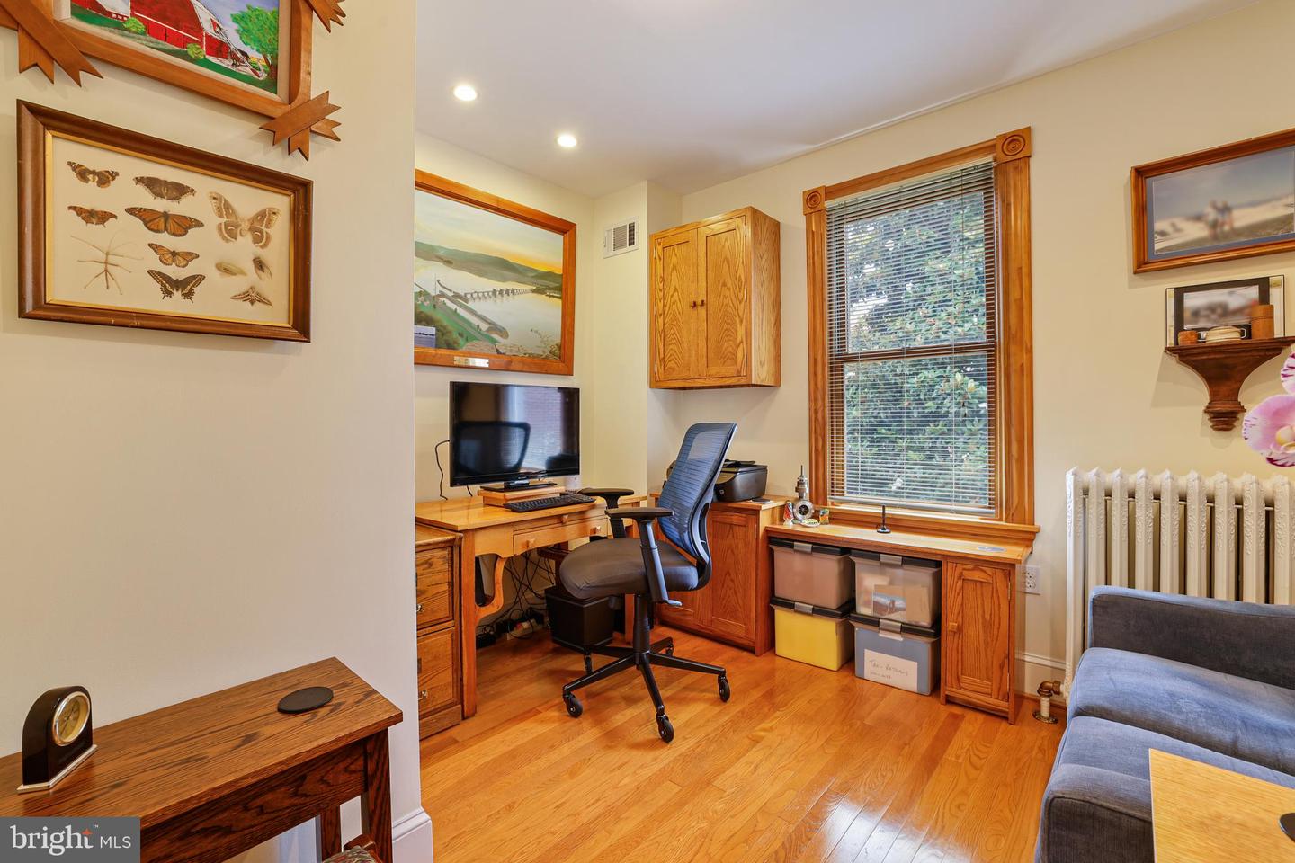 637 Constitution Ave NE