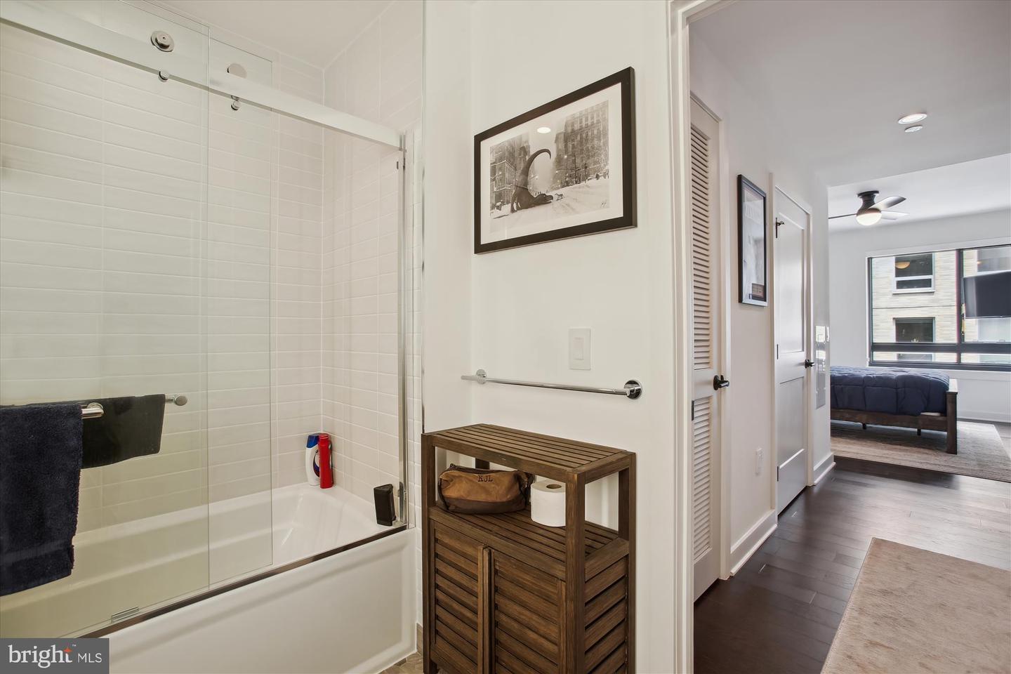 70 N ST SE #N814