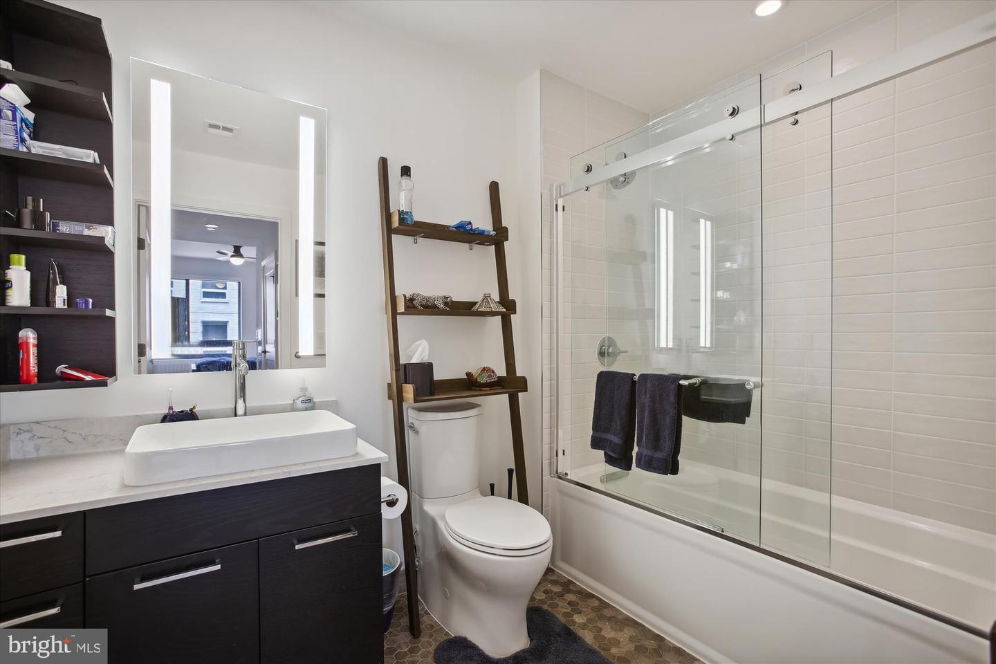 70 N ST SE #N814