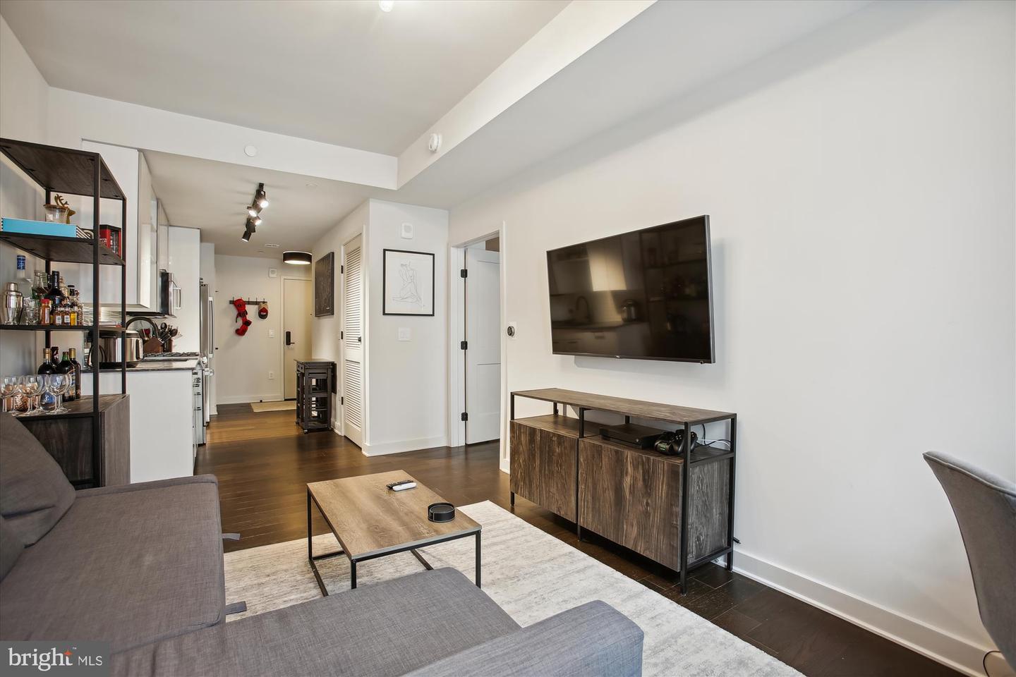 70 N ST SE #N814