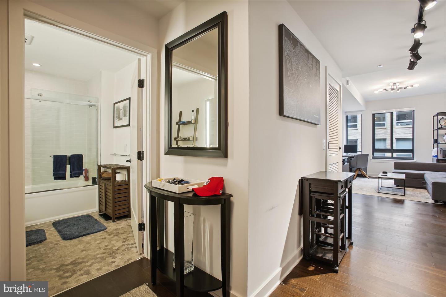 70 N ST SE #N814