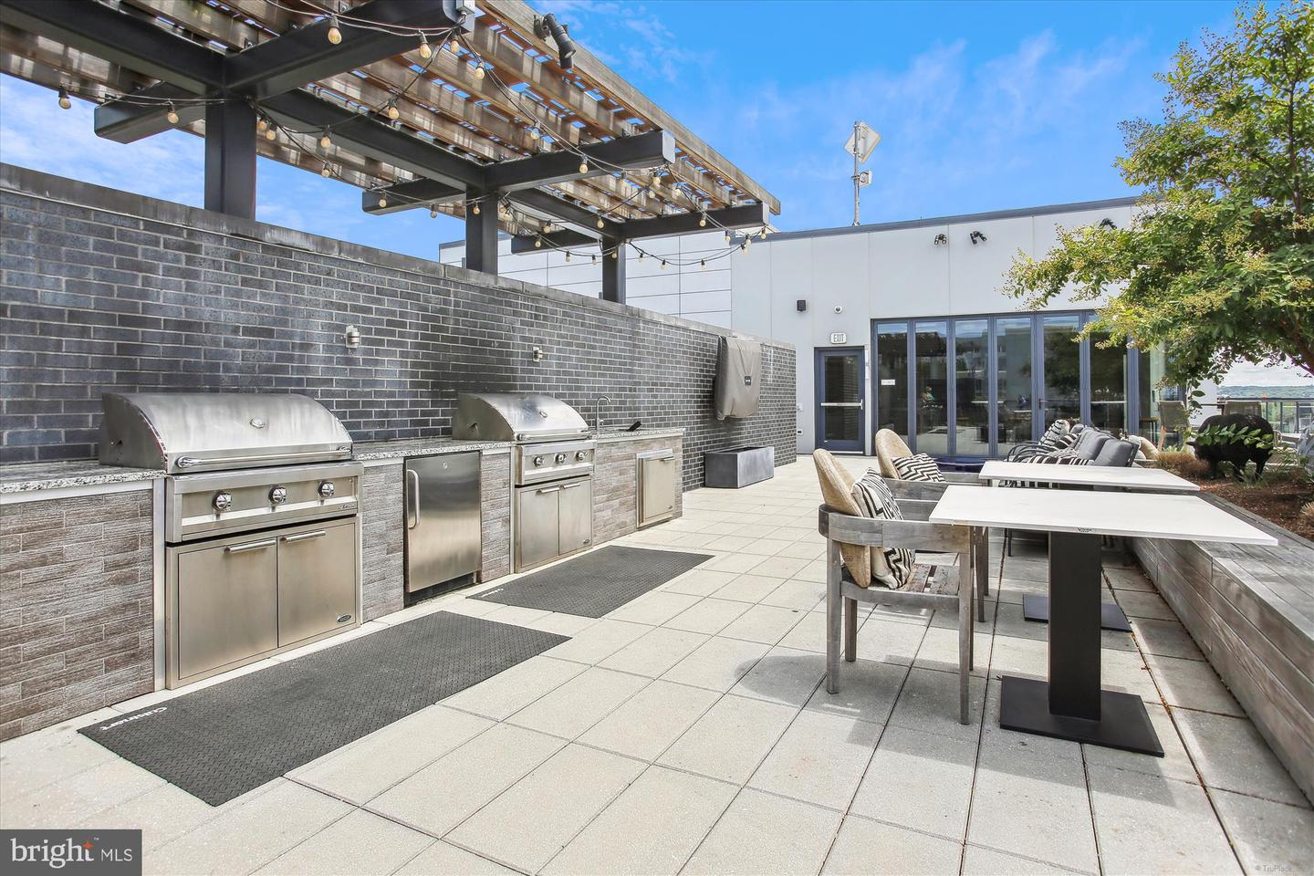 70 N ST SE #N814