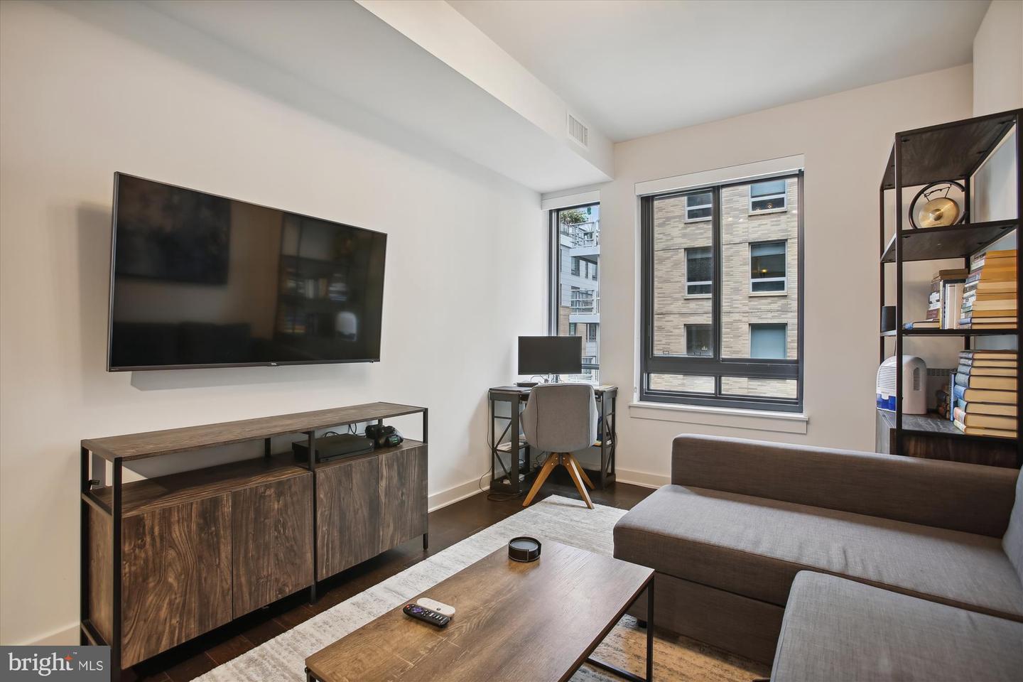 70 N ST SE #N814