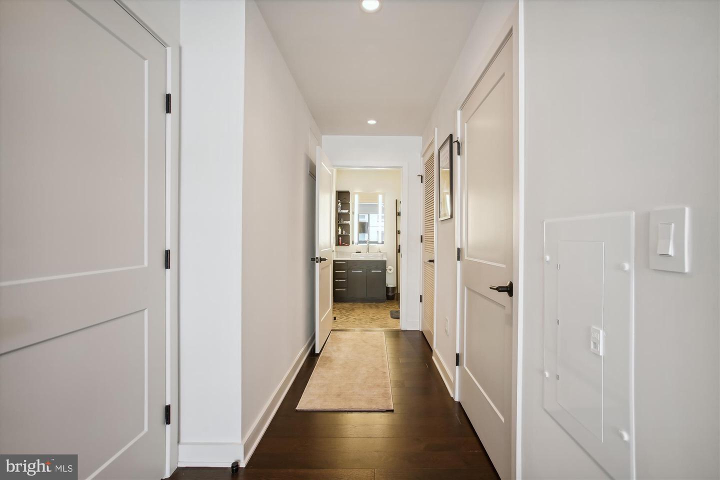 70 N ST SE #N814
