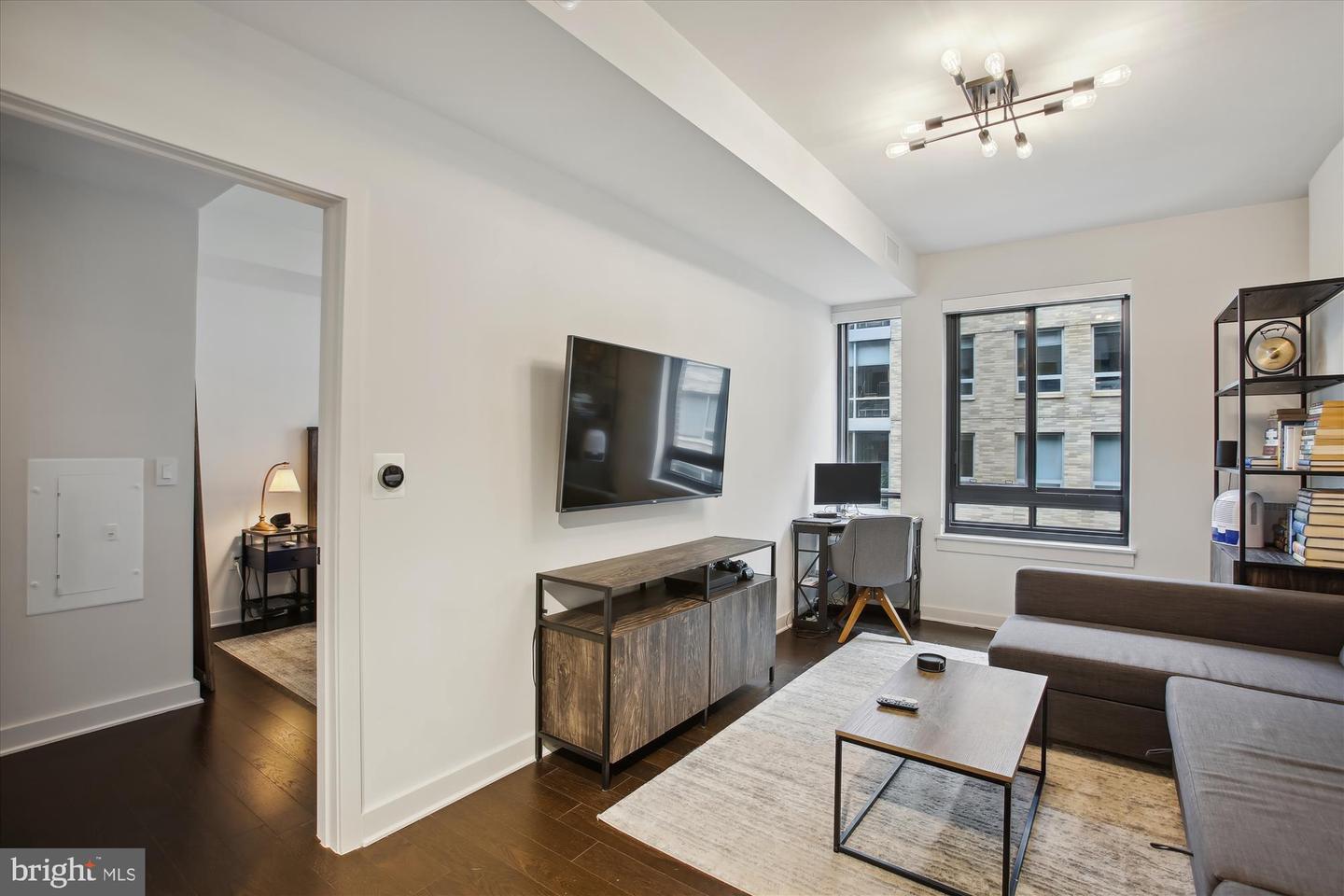 70 N ST SE #N814