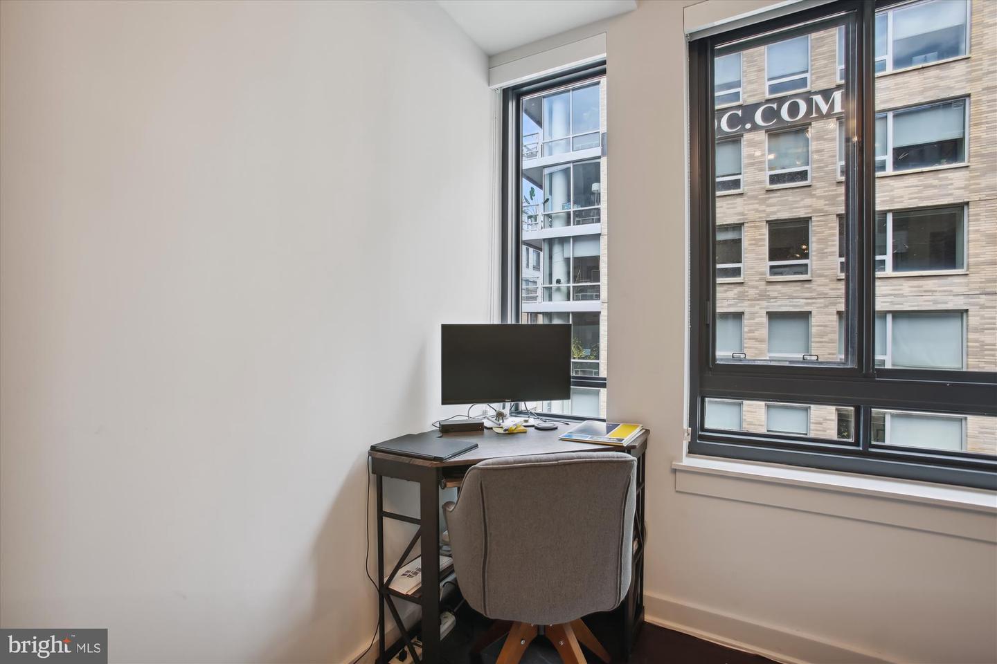 70 N ST SE #N814