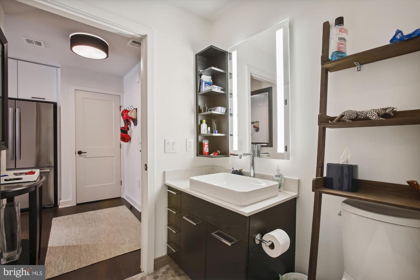 70 N ST SE #N814