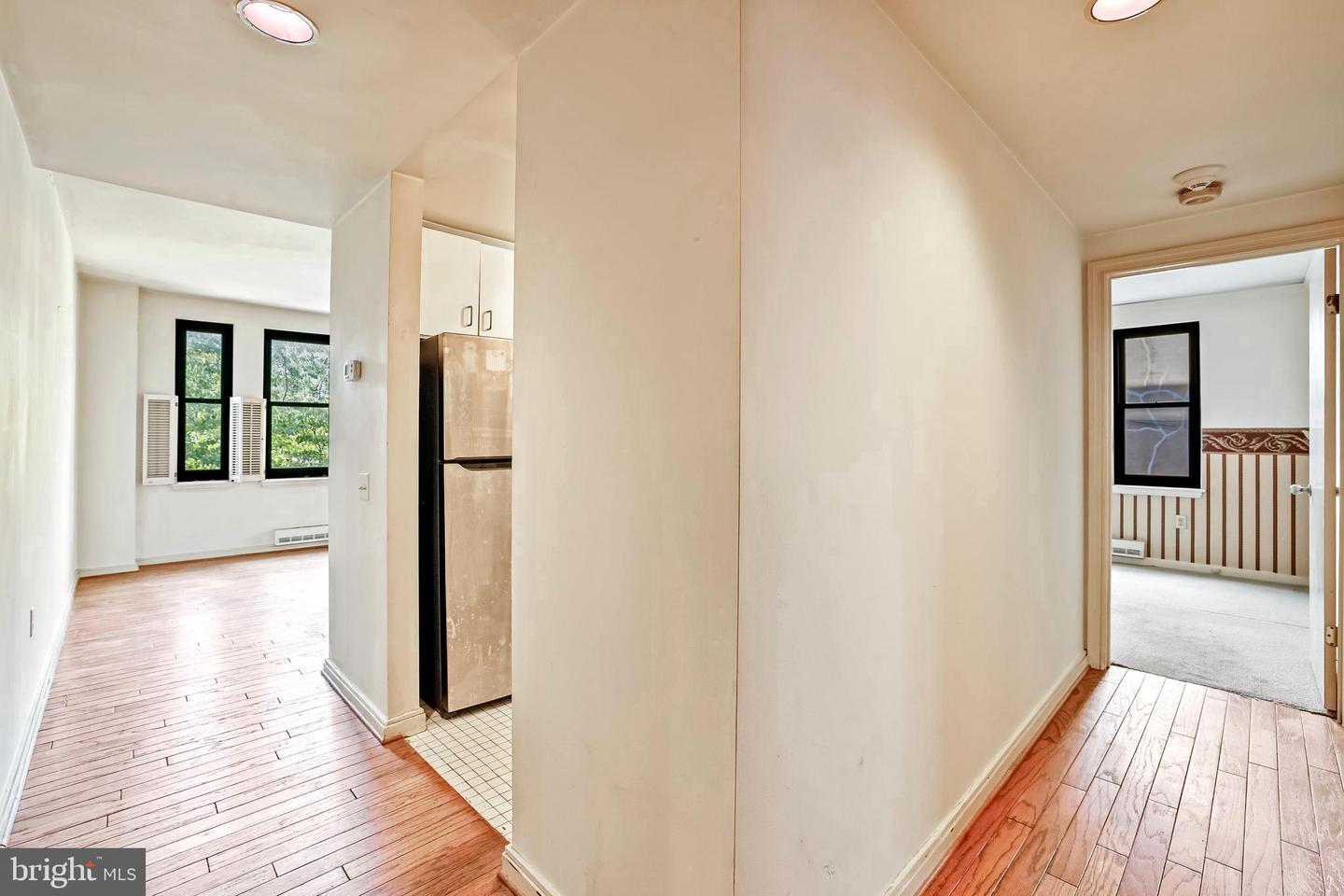 649 C St SE #208