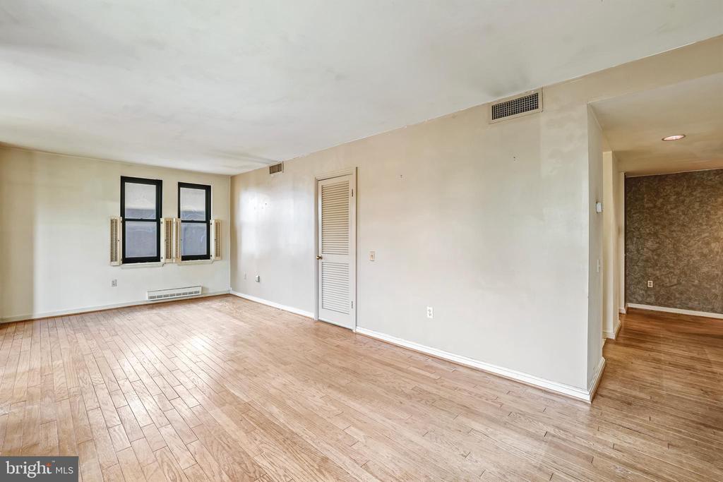 649 C St SE #208