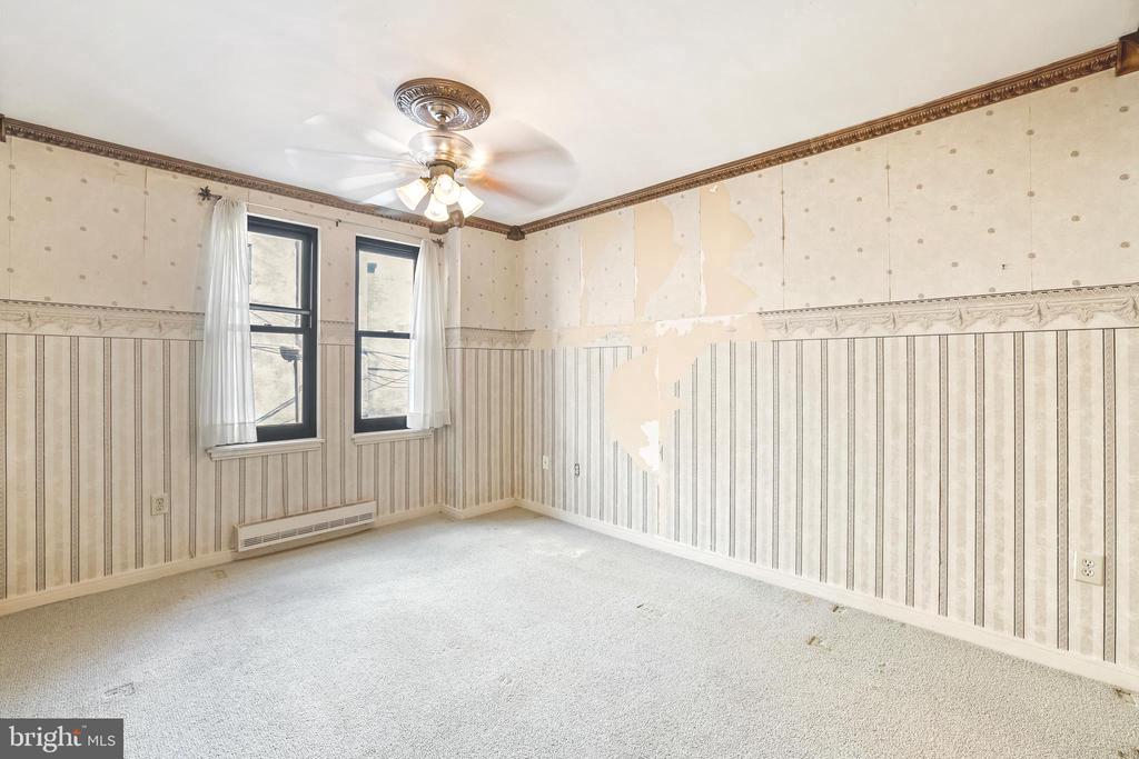 649 C St SE #208