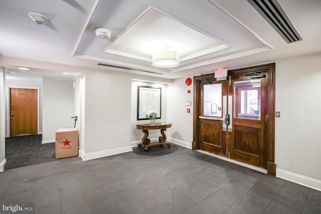 649 C St SE #208