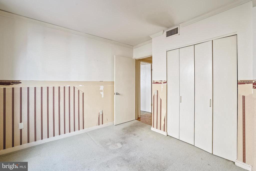 649 C St SE #208