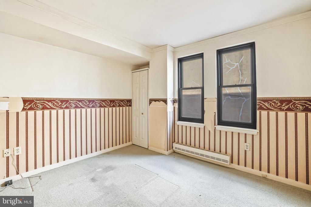 649 C St SE #208