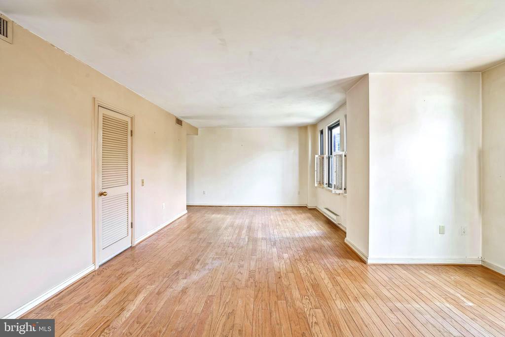 649 C St SE #208