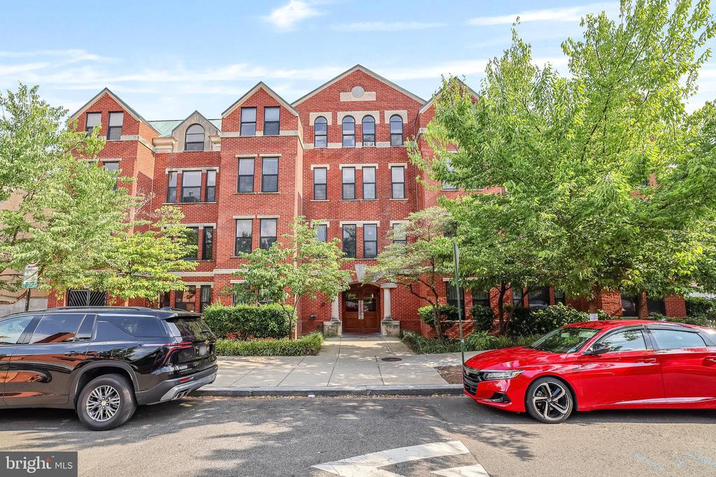 649 C St SE #208