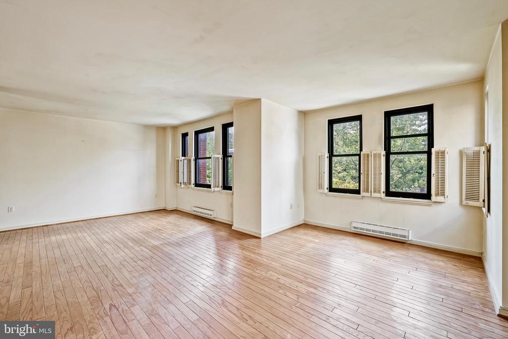649 C St SE #208