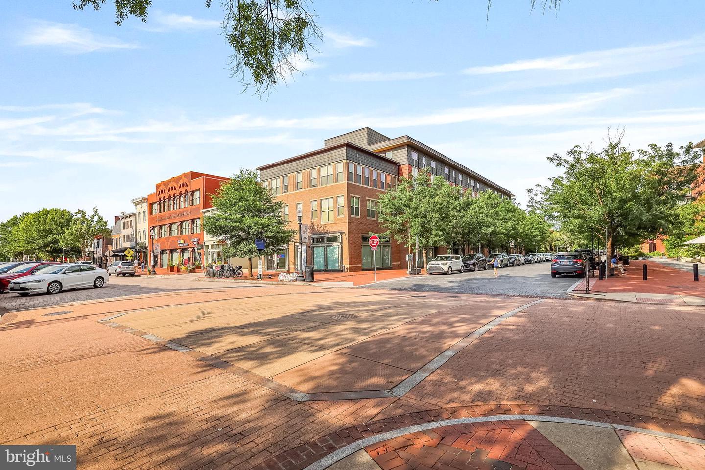 649 C St SE #208