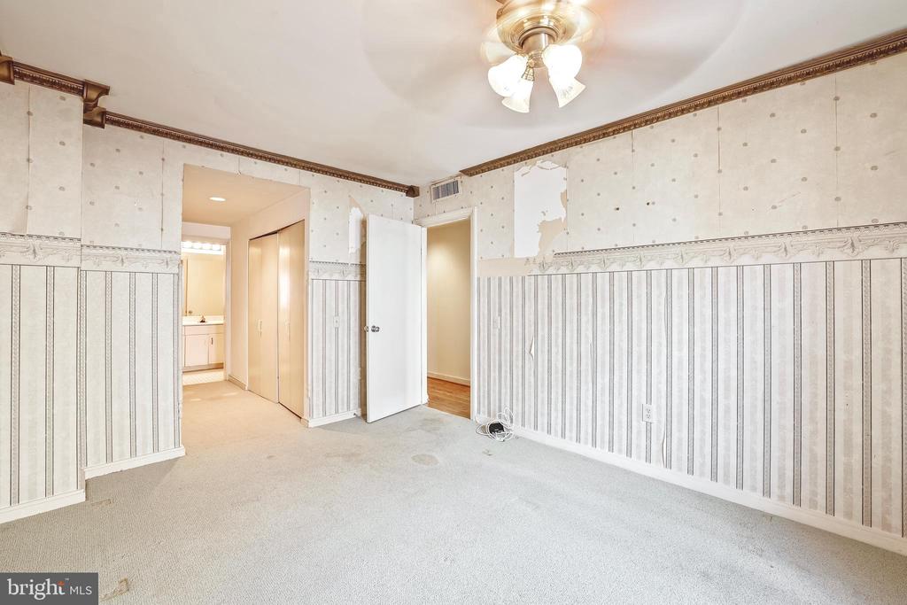 649 C St SE #208