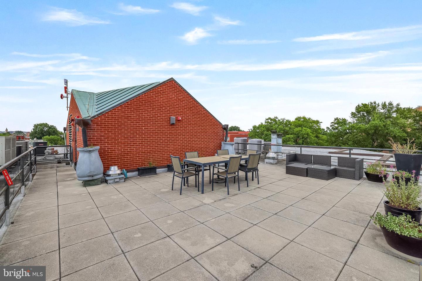 649 C St SE #208