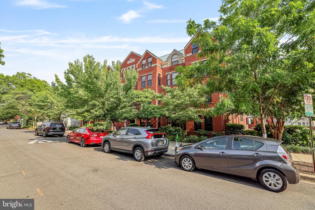 649 C St SE #208