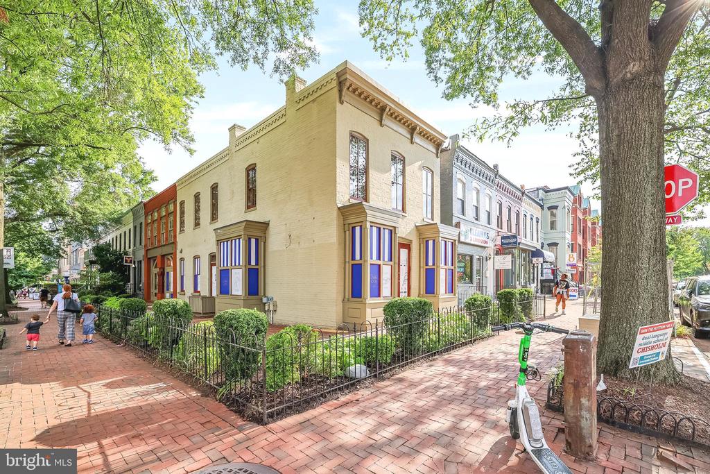 649 C St SE #208