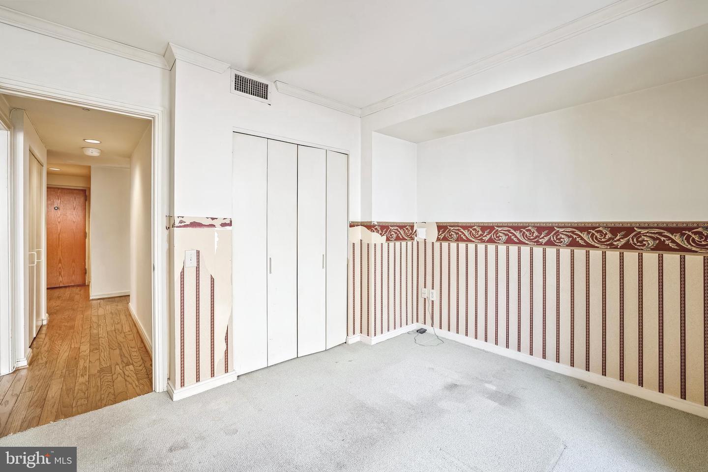 649 C St SE #208