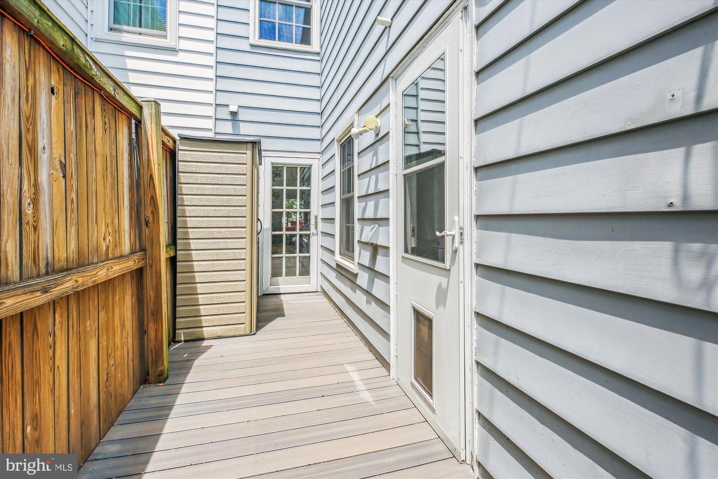 925 G St SE