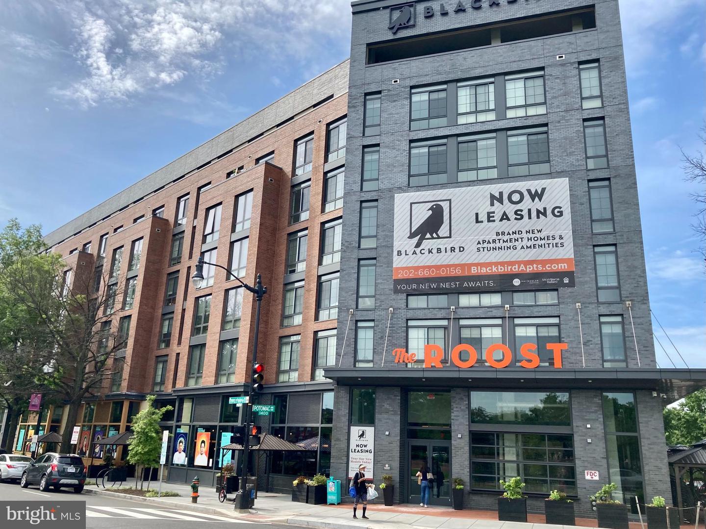 925 G St SE