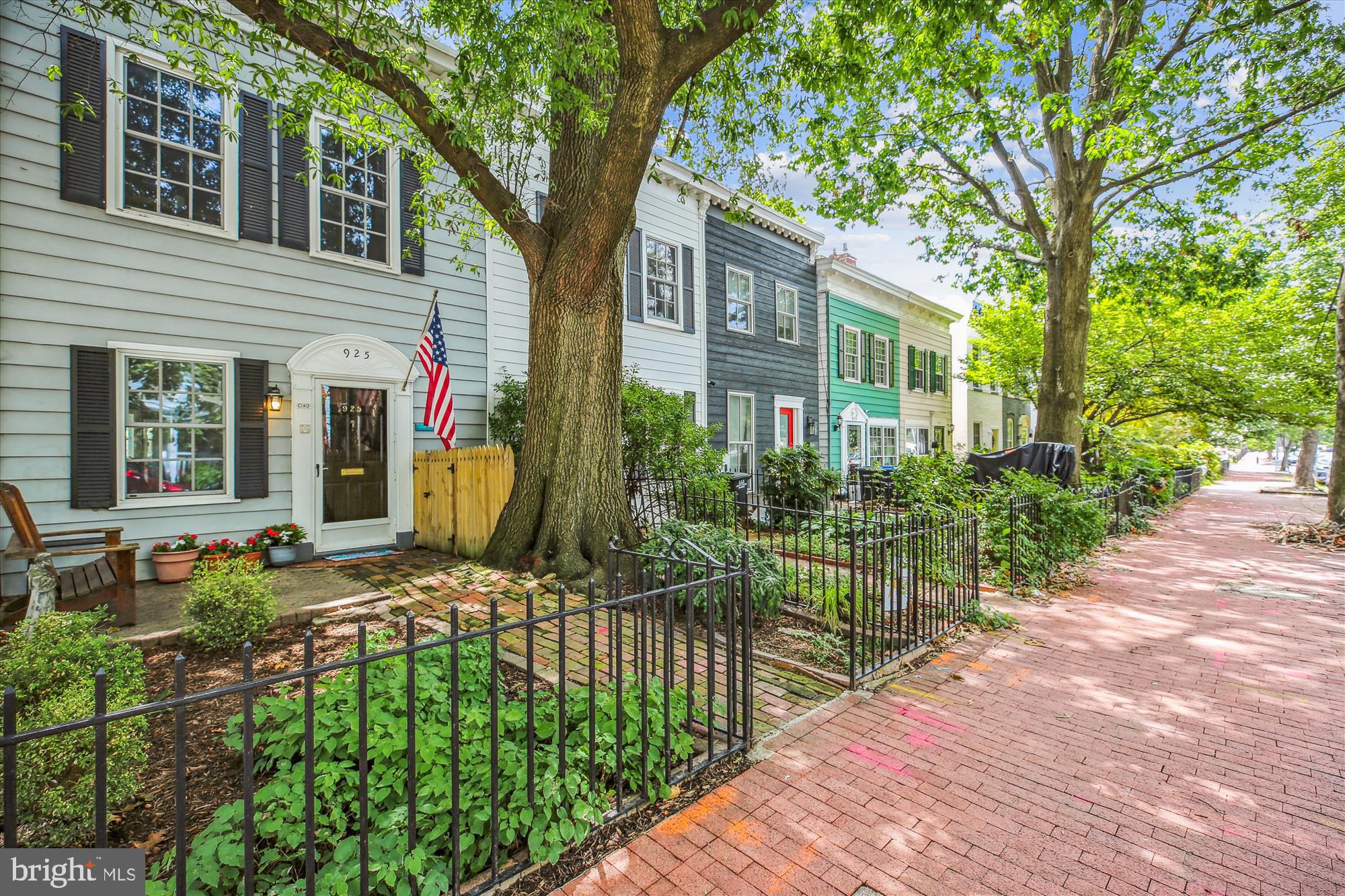 925 G St SE