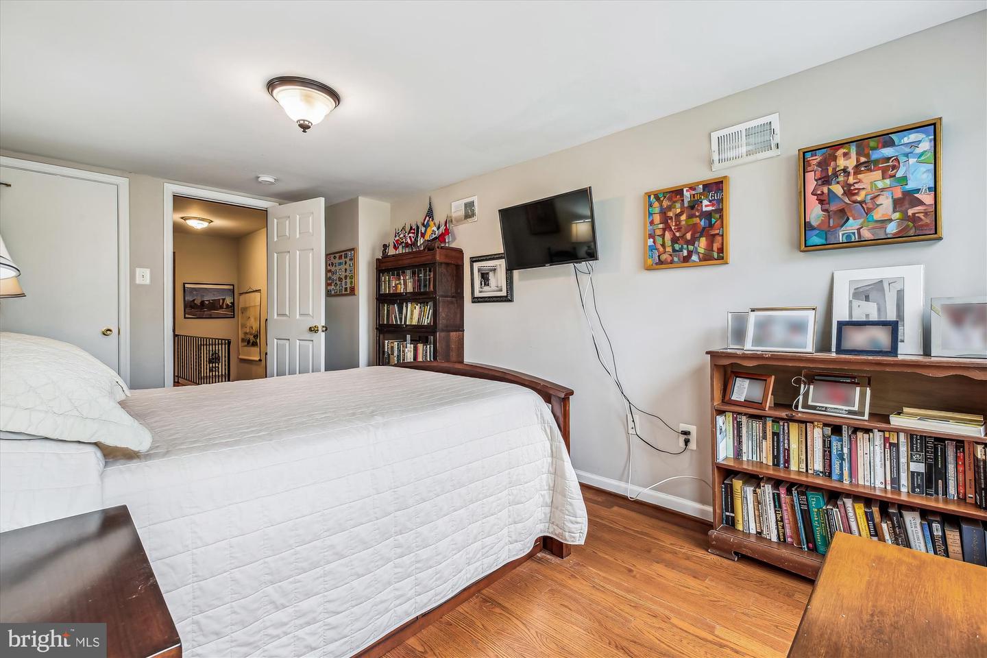 925 G St SE