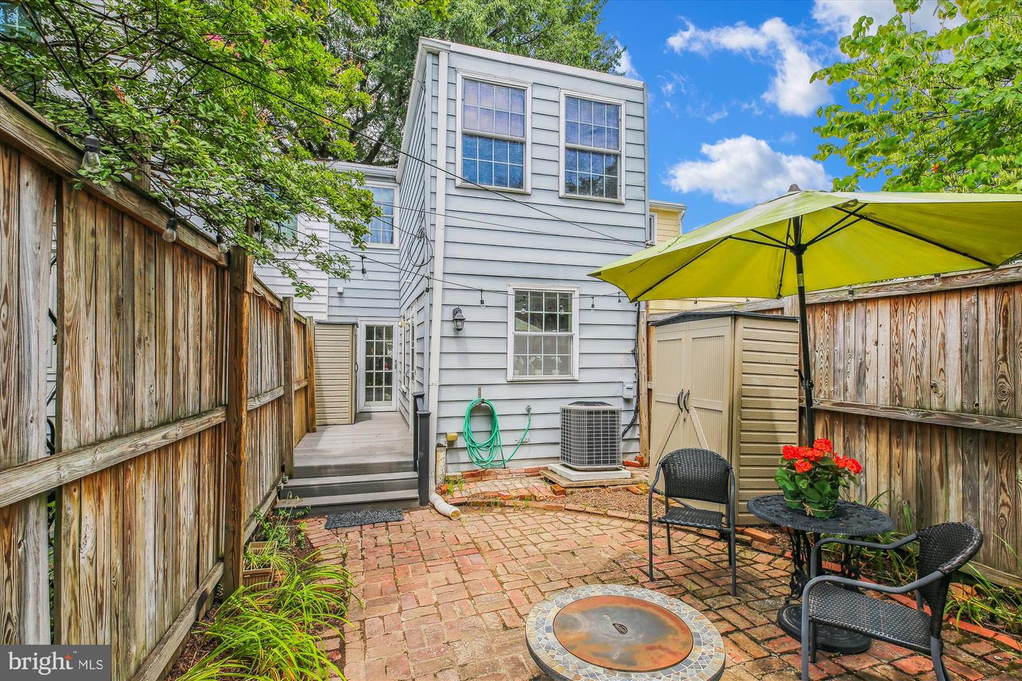 925 G St SE