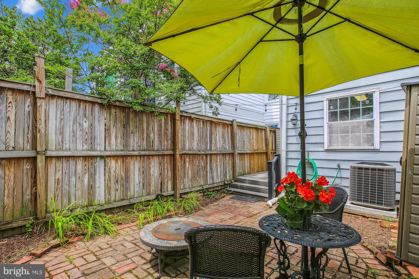 925 G St SE