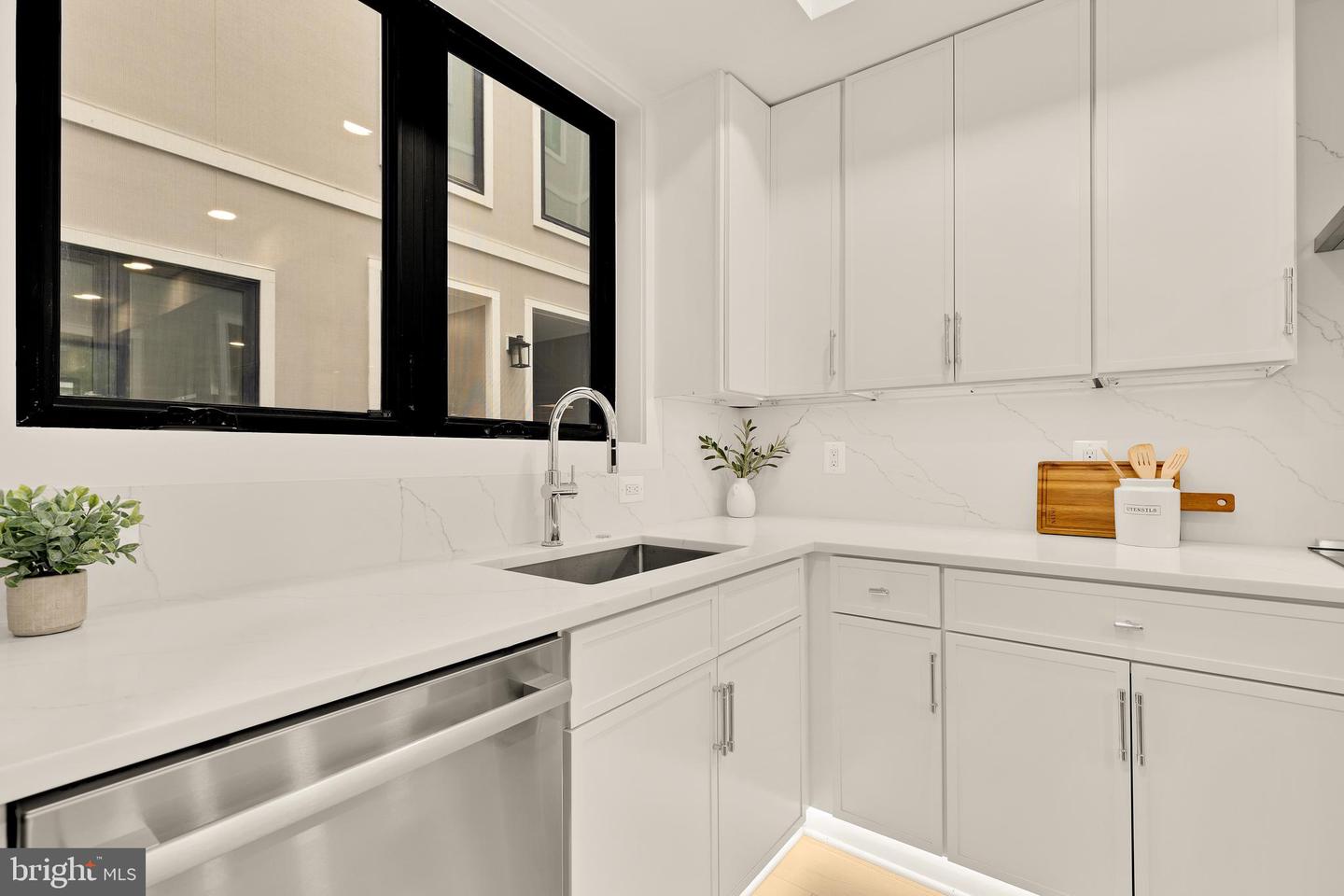 507 L St NE #3b