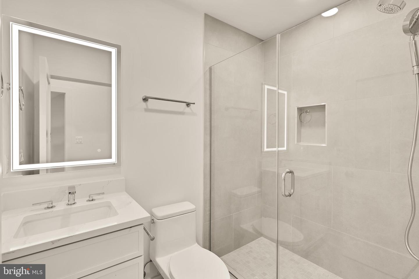 507 L St NE #3b