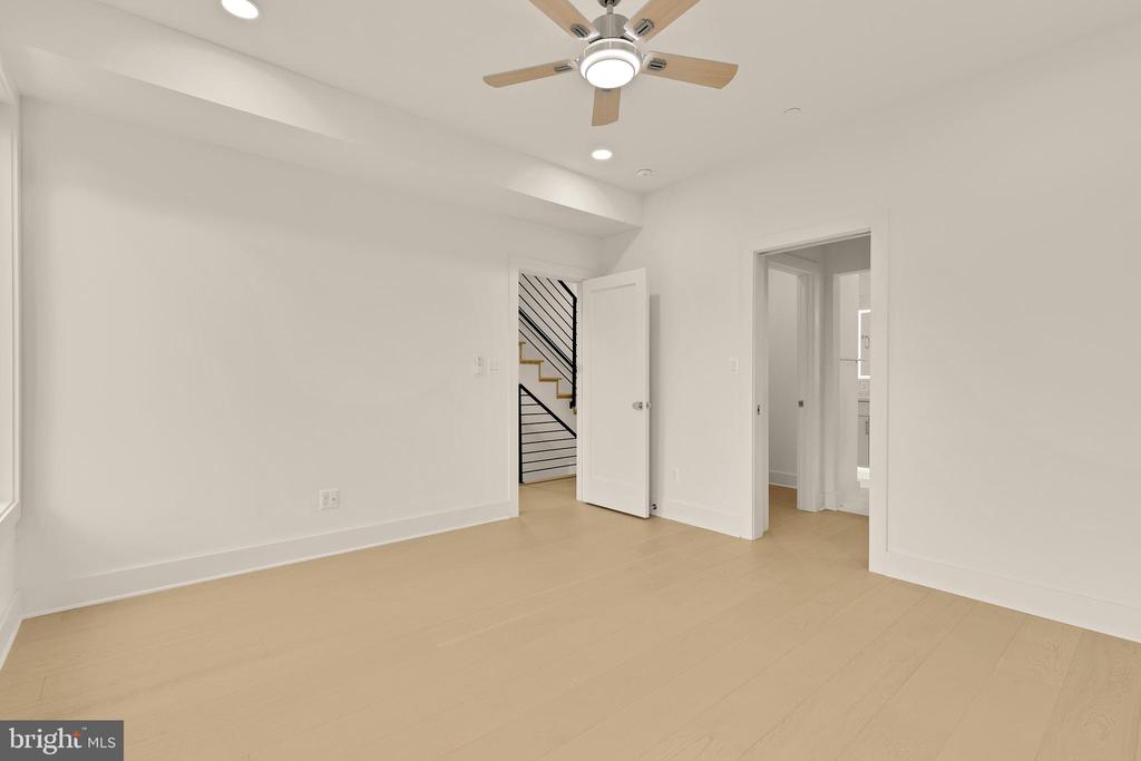 507 L St NE #3b