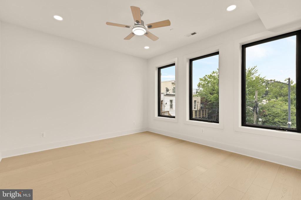 507 L St NE #3b