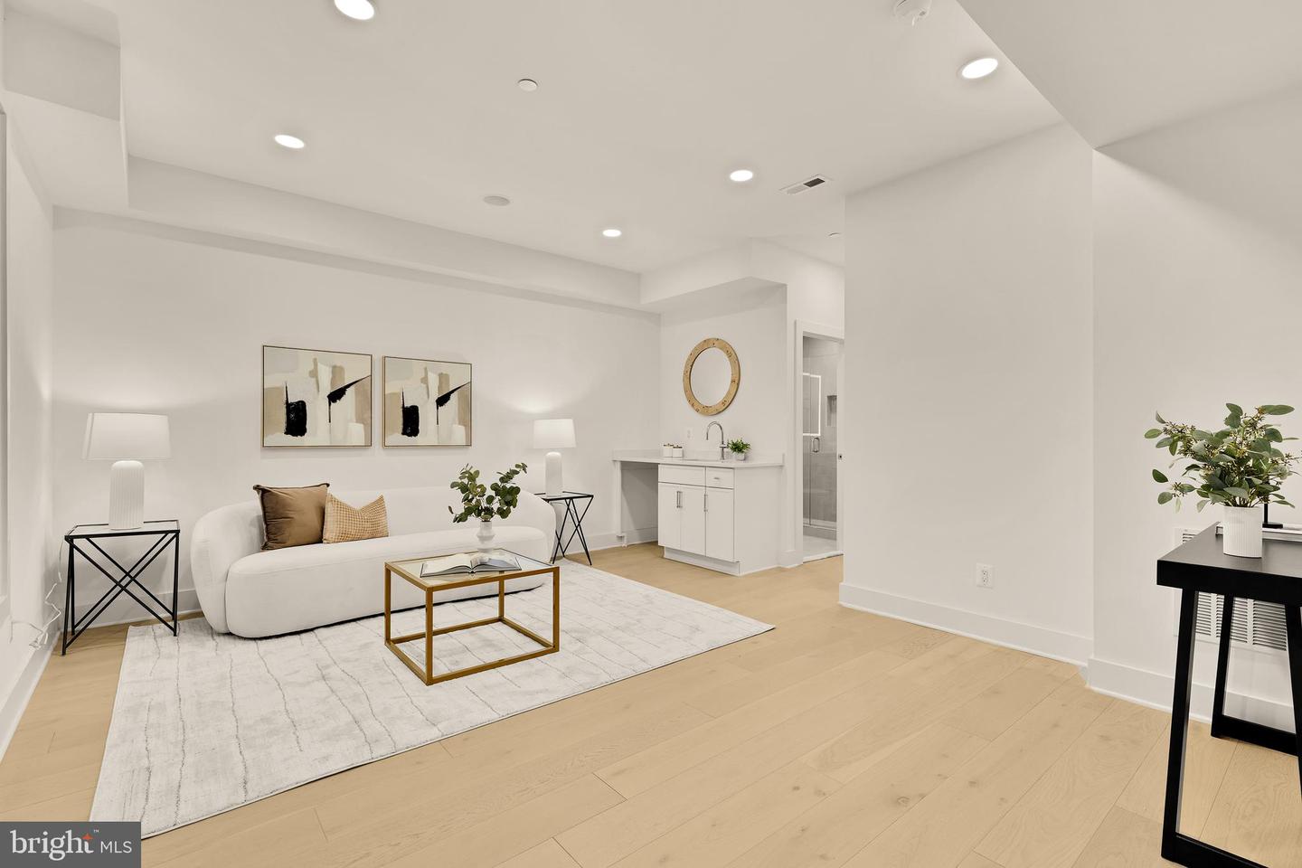 507 L St NE #3b
