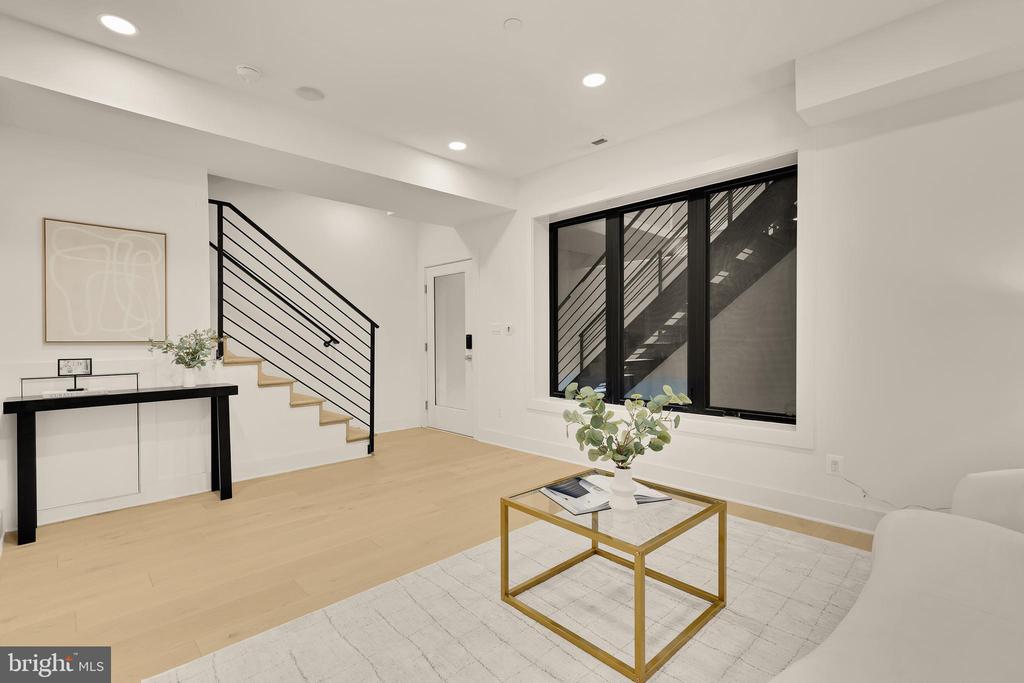 507 L St NE #3b