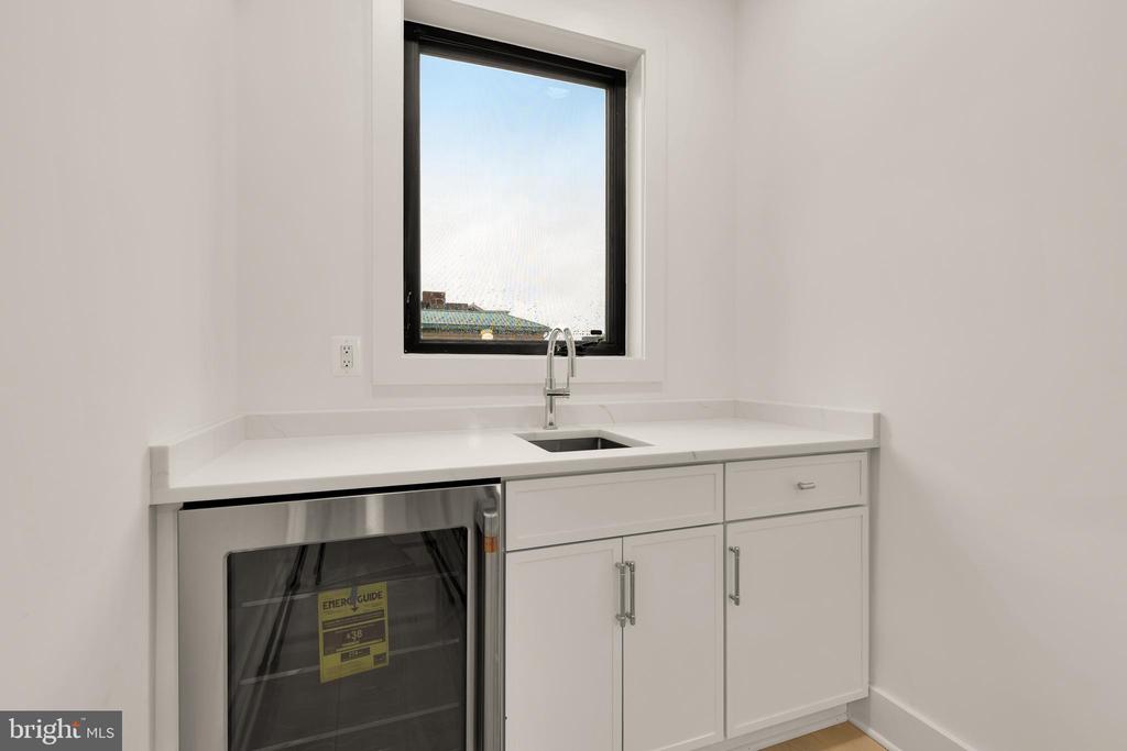 507 L St NE #3b
