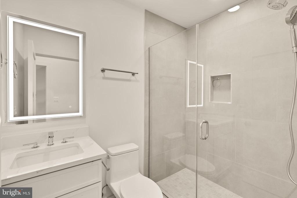 507 L St NE #3b