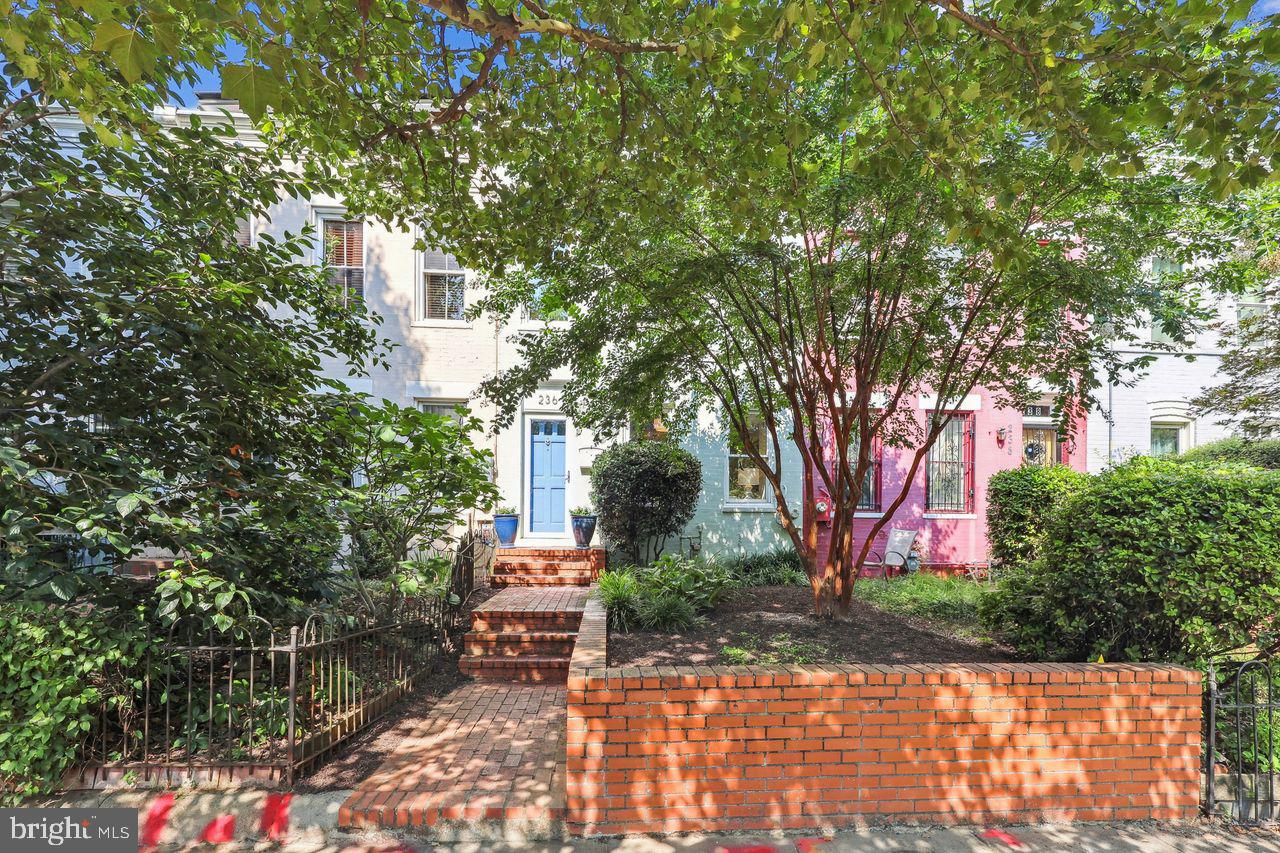 236 14th St NE