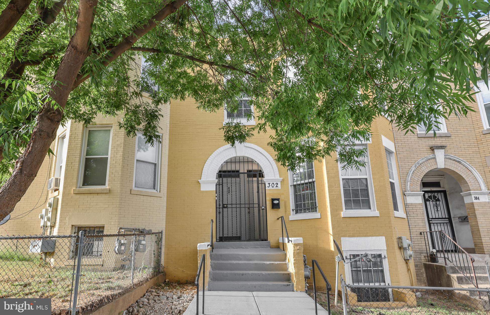 302 V STREET NE
